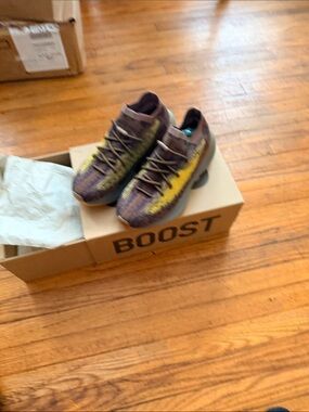 Yeezy 380  LMTE size 9 stock x verified